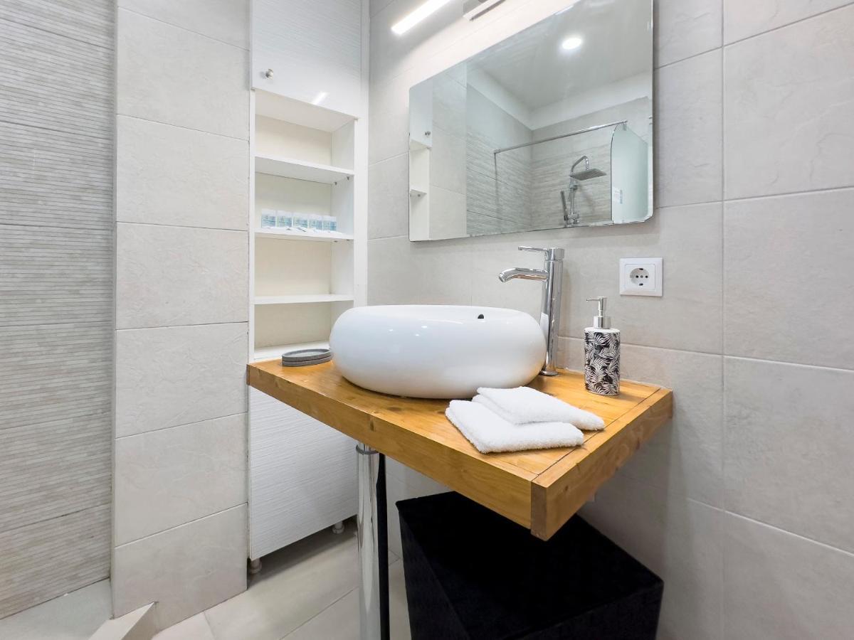 Mihail Voda Modern 55Sqm In Athens Apartment Exterior photo